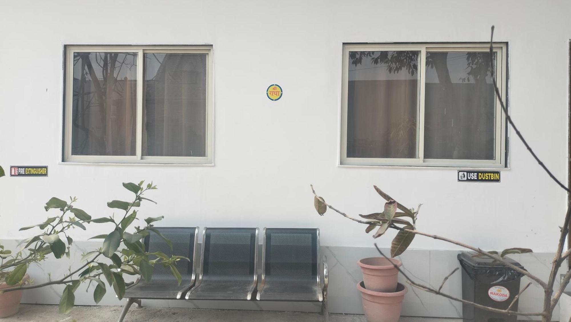 Maa Gayatri Dham Hotel Vrindavan Bagian luar foto