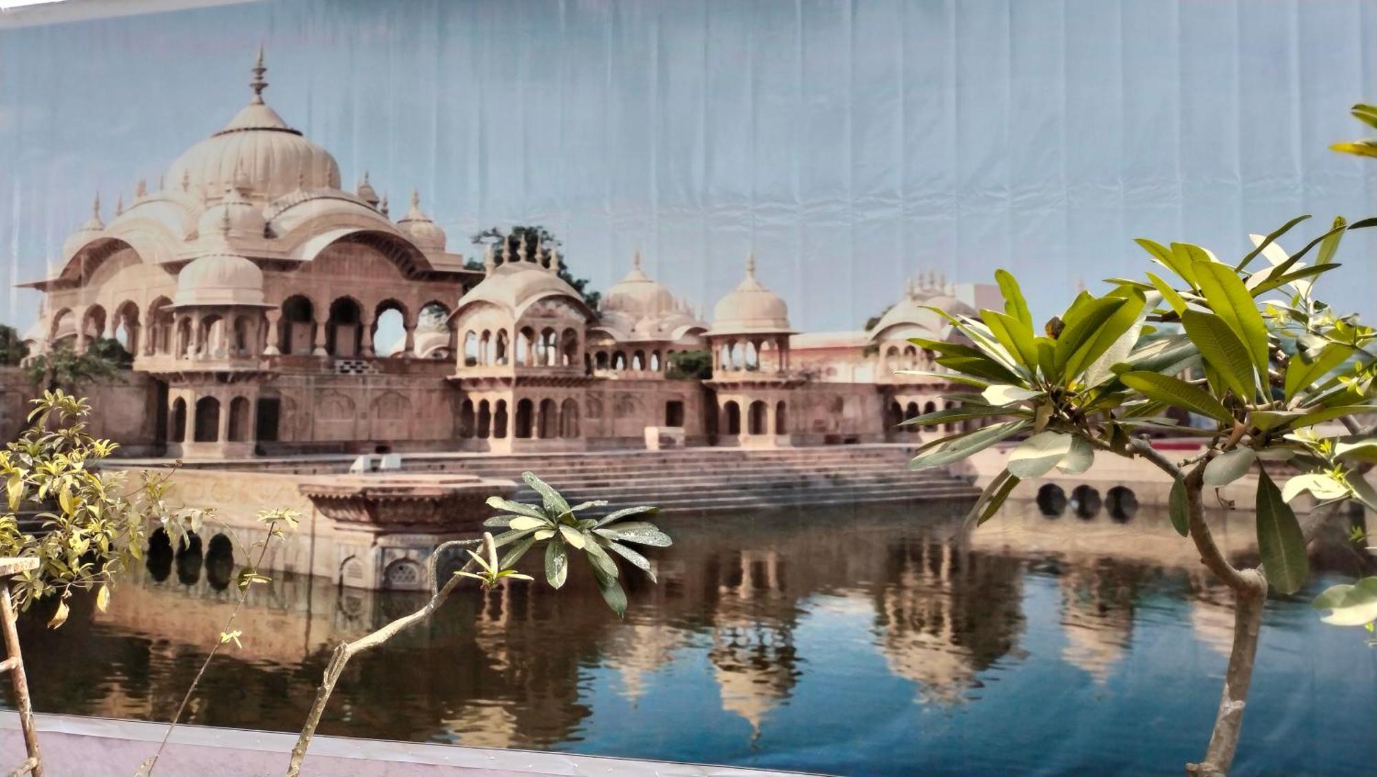 Maa Gayatri Dham Hotel Vrindavan Bagian luar foto