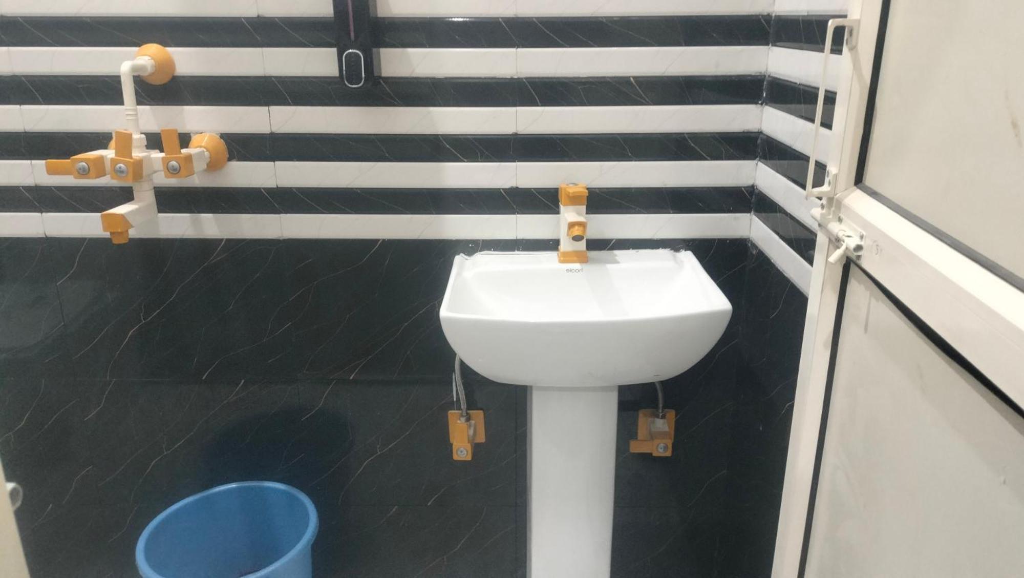 Maa Gayatri Dham Hotel Vrindavan Bagian luar foto
