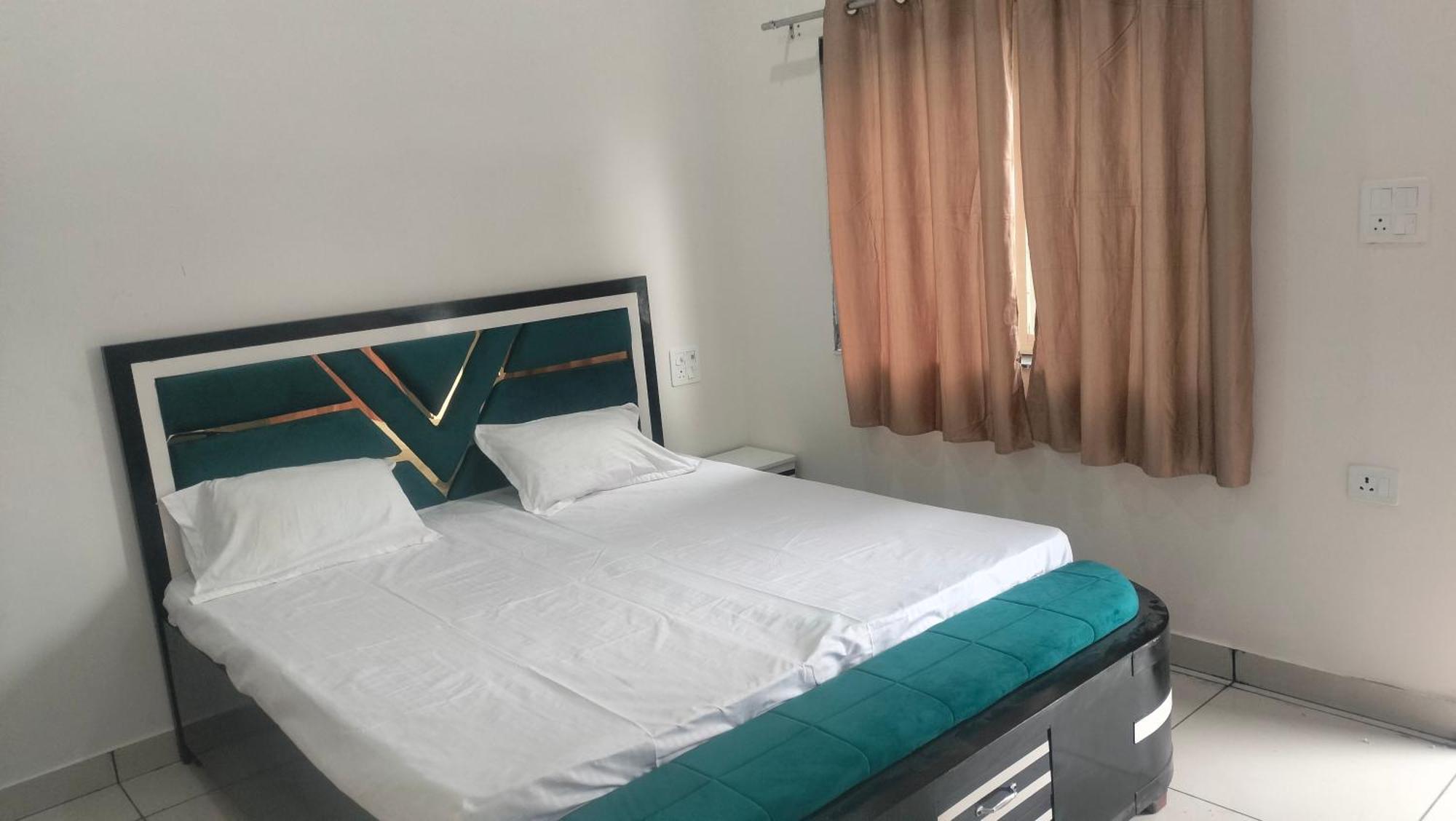 Maa Gayatri Dham Hotel Vrindavan Bagian luar foto