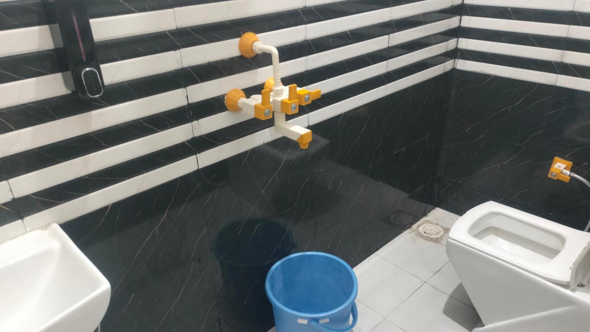 Maa Gayatri Dham Hotel Vrindavan Bagian luar foto