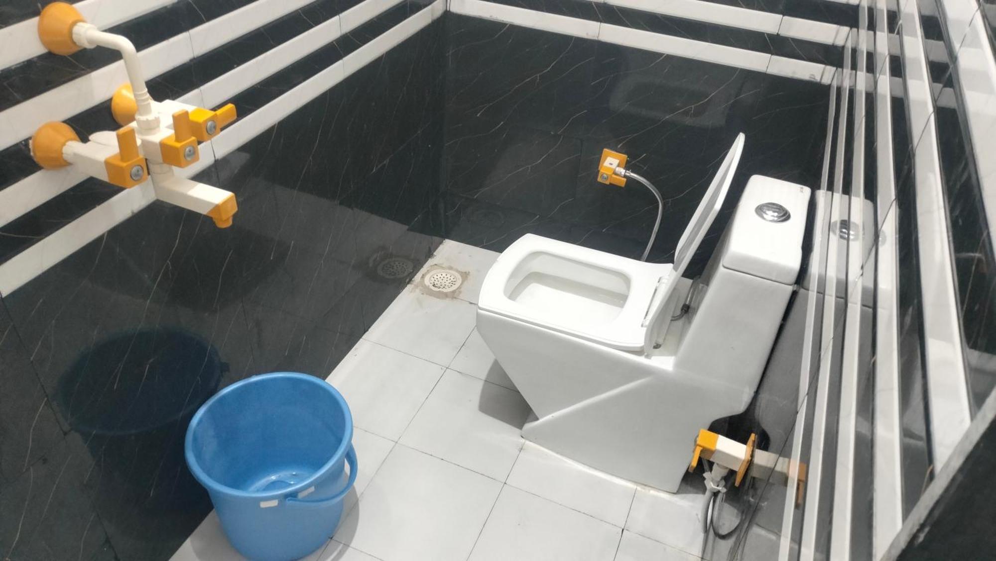 Maa Gayatri Dham Hotel Vrindavan Bagian luar foto