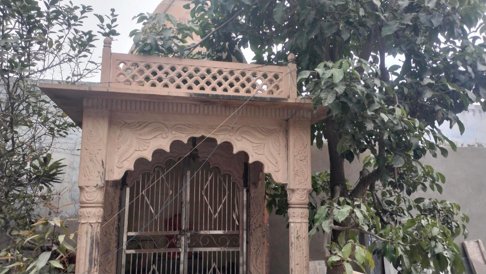 Maa Gayatri Dham Hotel Vrindavan Bagian luar foto