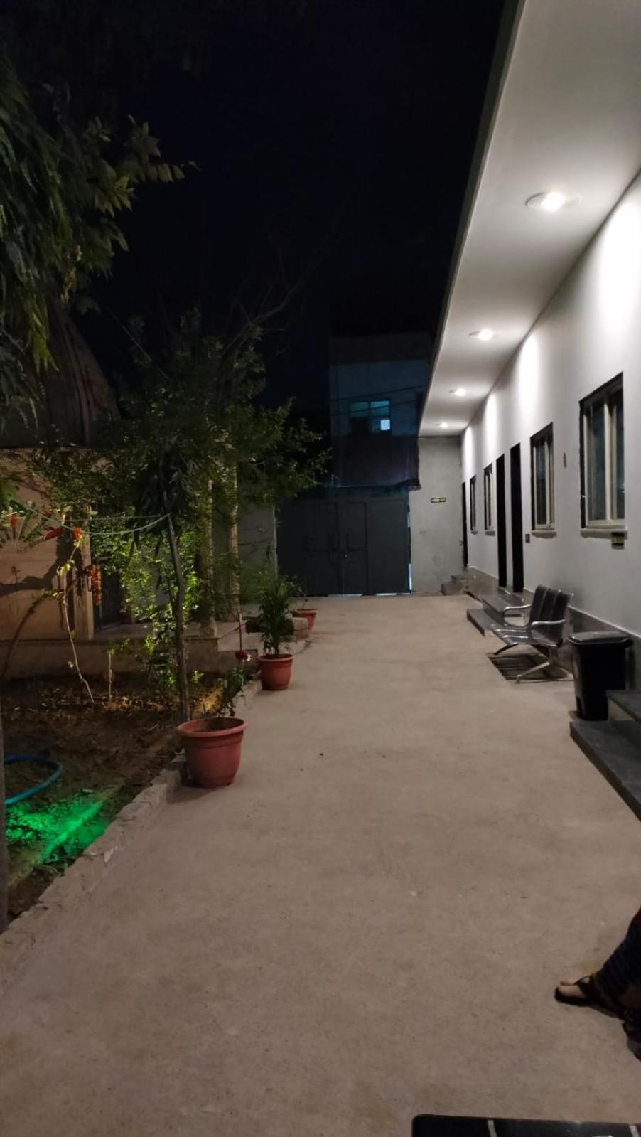 Maa Gayatri Dham Hotel Vrindavan Bagian luar foto