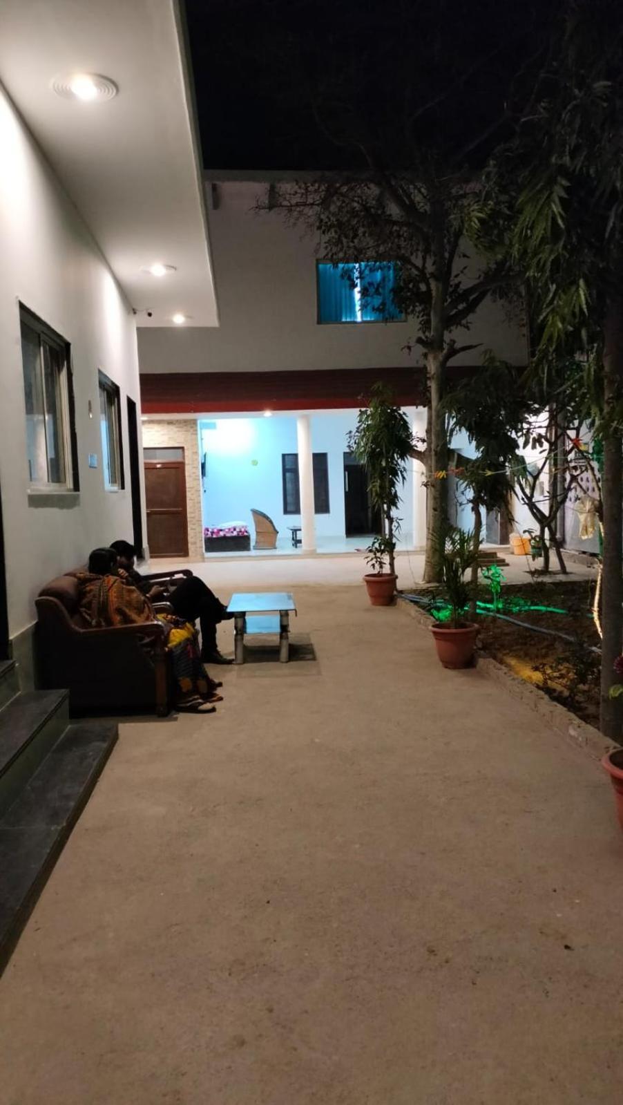 Maa Gayatri Dham Hotel Vrindavan Bagian luar foto