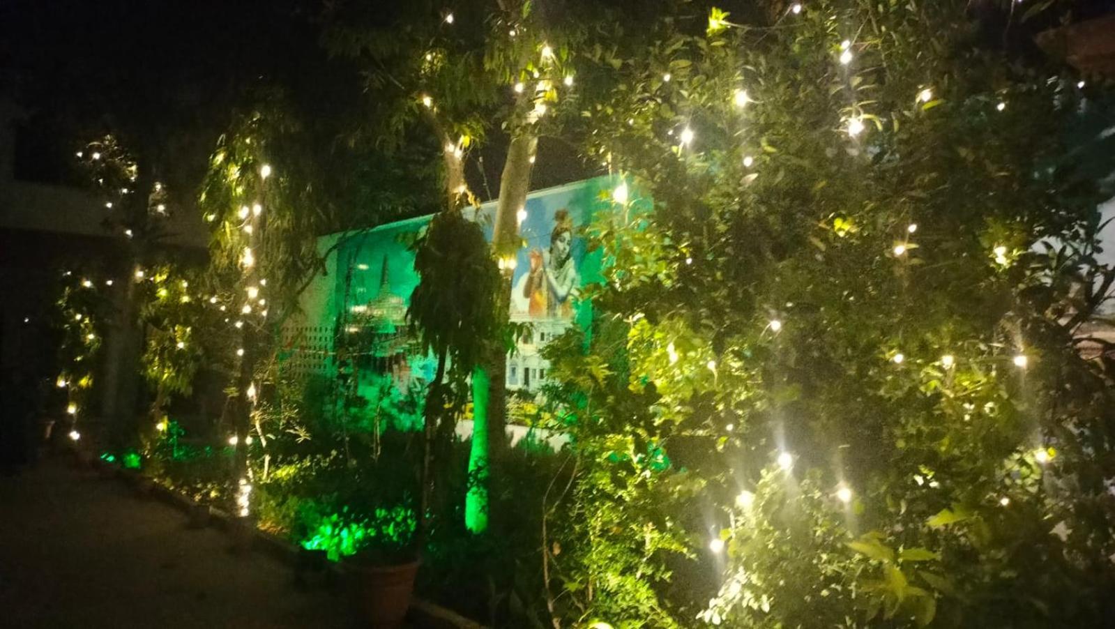 Maa Gayatri Dham Hotel Vrindavan Bagian luar foto